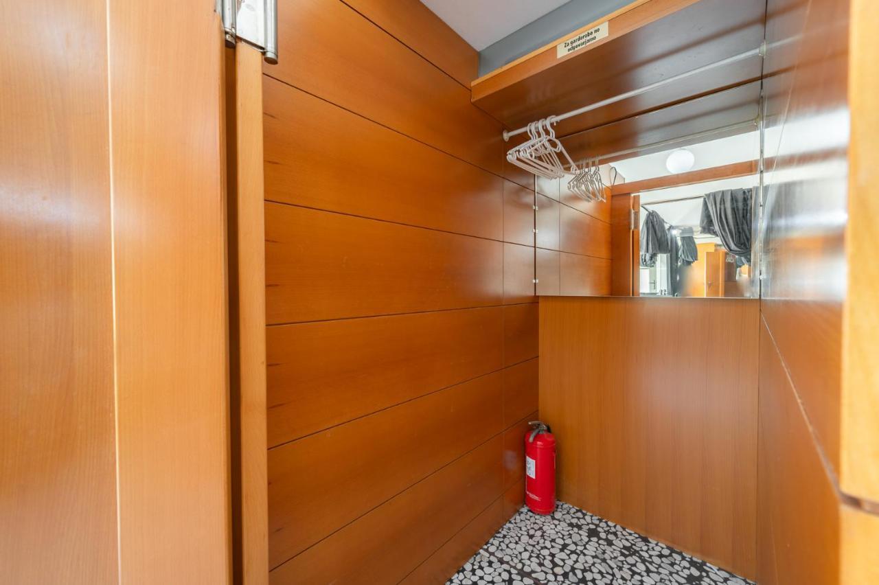 Hostel Hospitality House - H H H Ljubljana Ngoại thất bức ảnh